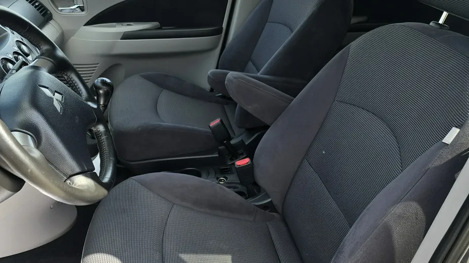 MITSUBISHI Grandis -