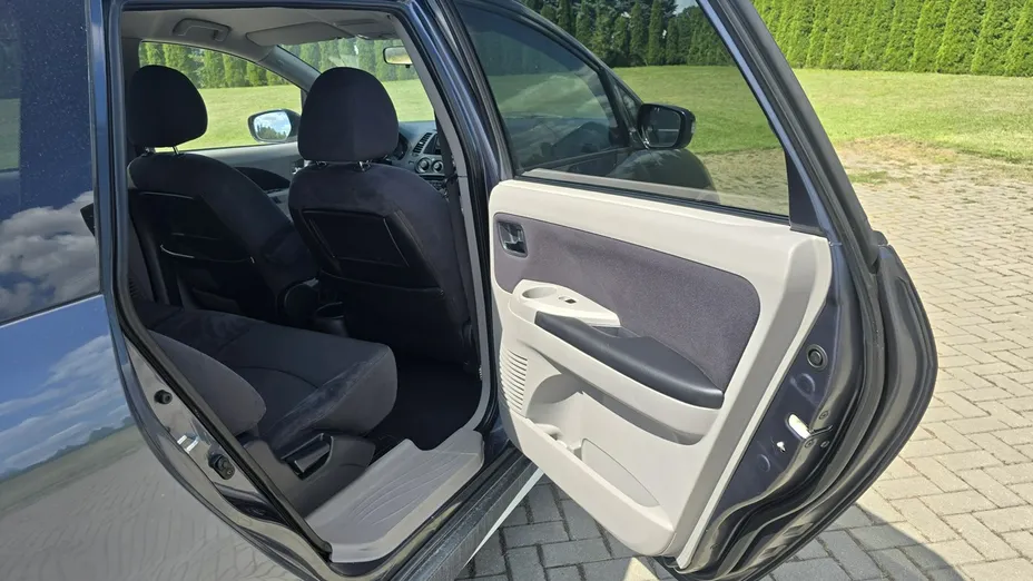 MITSUBISHI Grandis -