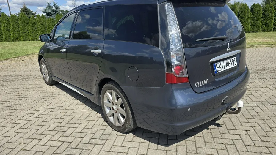 MITSUBISHI Grandis -