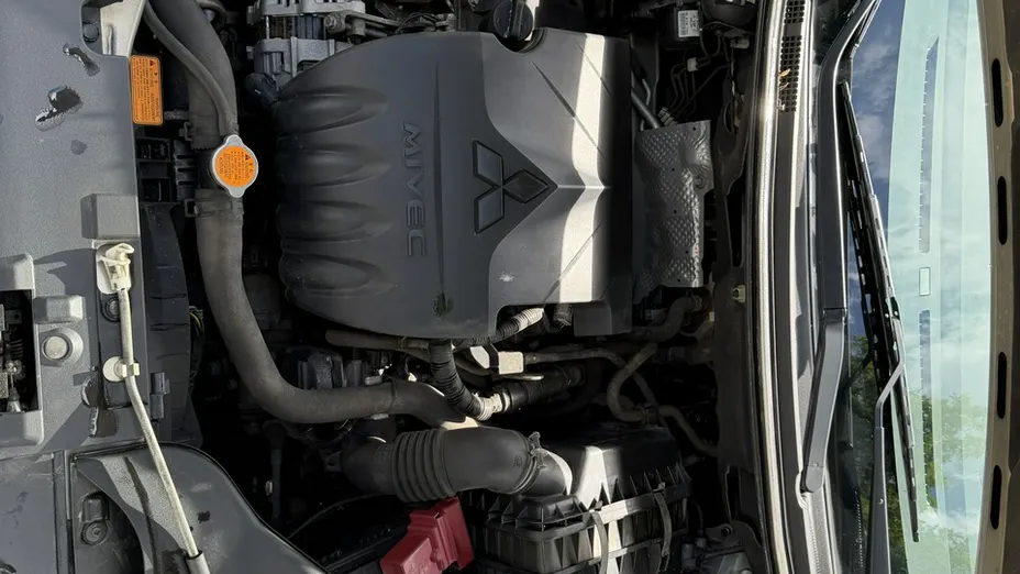 MITSUBISHI Lancer -