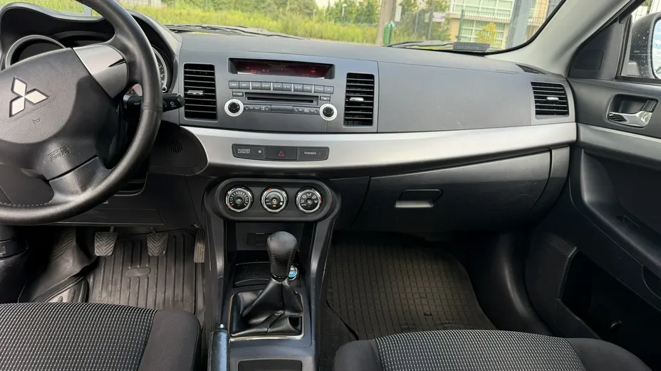 MITSUBISHI Lancer -