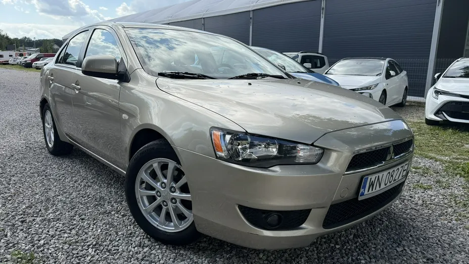 MITSUBISHI Lancer -