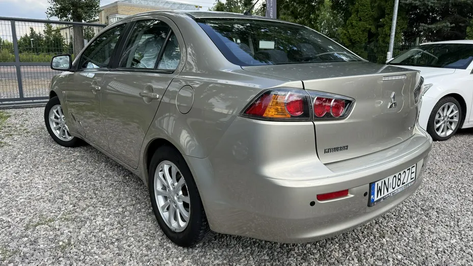 MITSUBISHI Lancer -
