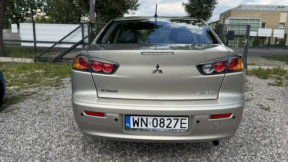 MITSUBISHI Lancer -