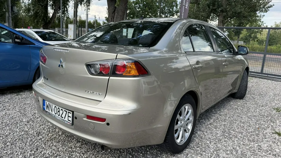 MITSUBISHI Lancer -