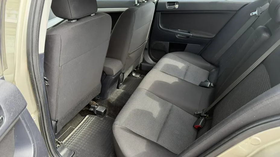 MITSUBISHI Lancer -