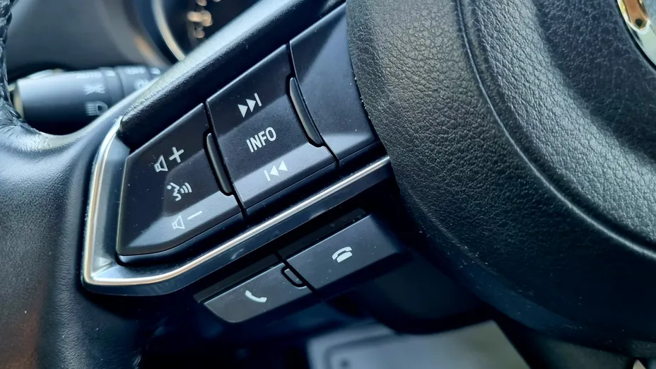MAZDA 6 -