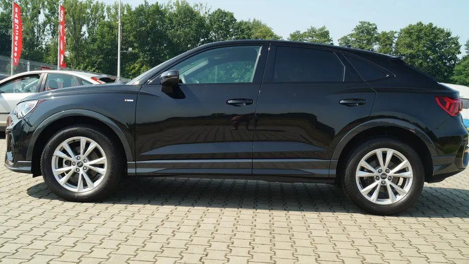 AUDI Q3 -