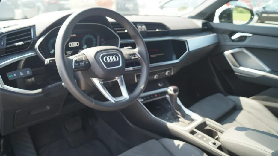 AUDI Q3 -