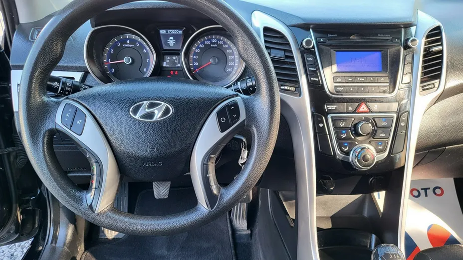 HYUNDAI i30 -