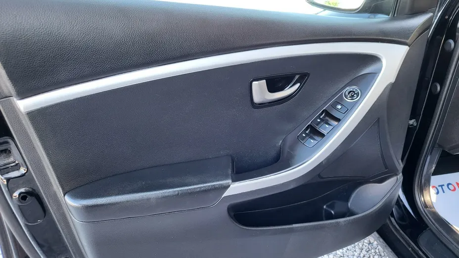HYUNDAI i30 -