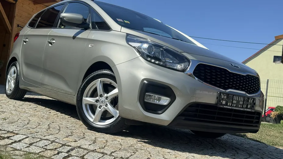 KIA Carens -