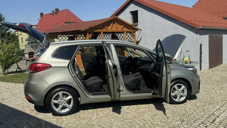 KIA Carens -