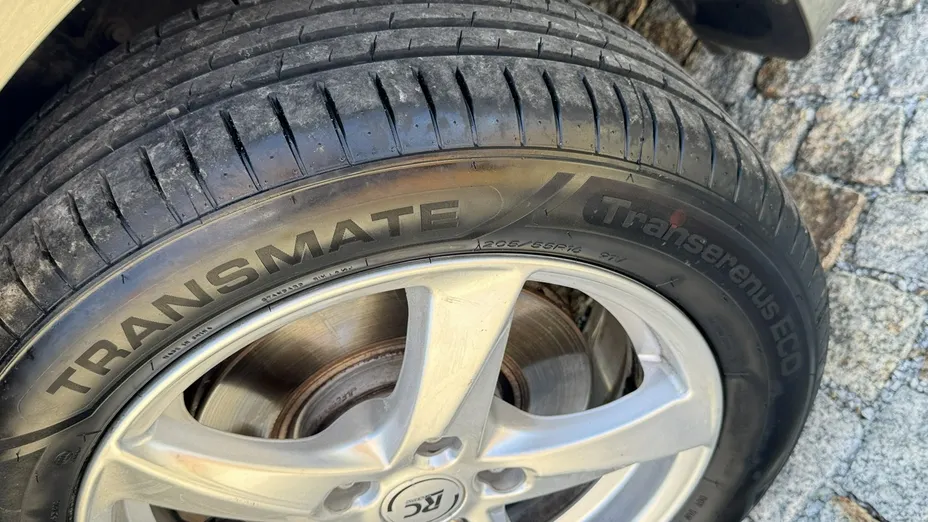 KIA Carens -