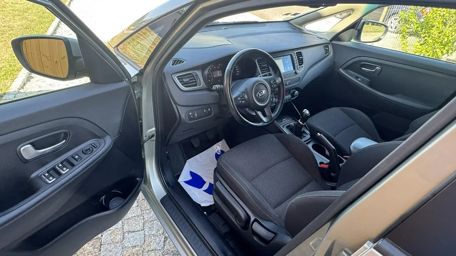 KIA Carens -