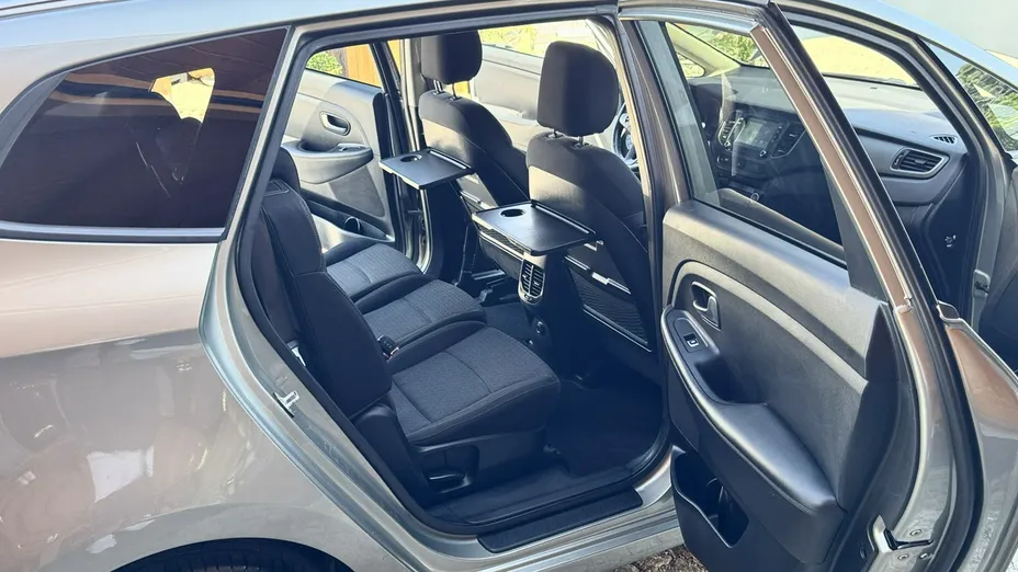 KIA Carens -