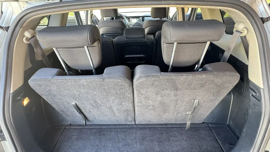 KIA Carens -