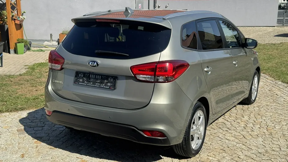KIA Carens -