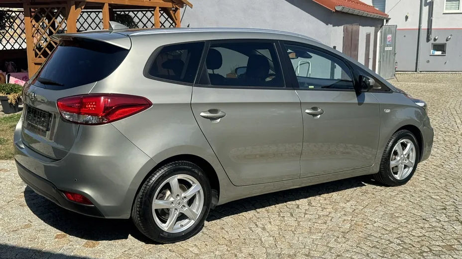 KIA Carens -