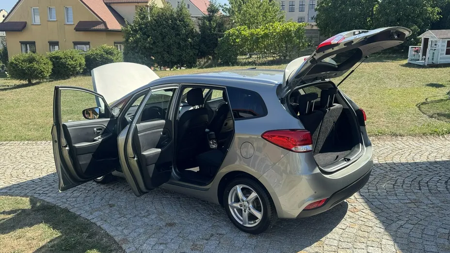 KIA Carens -