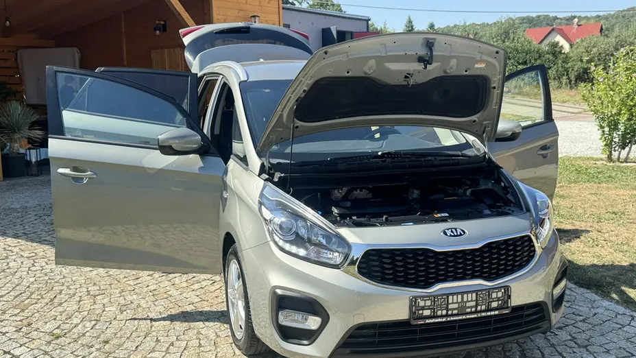 KIA Carens -