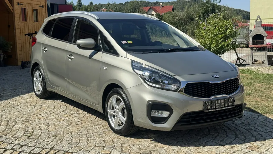 KIA Carens -