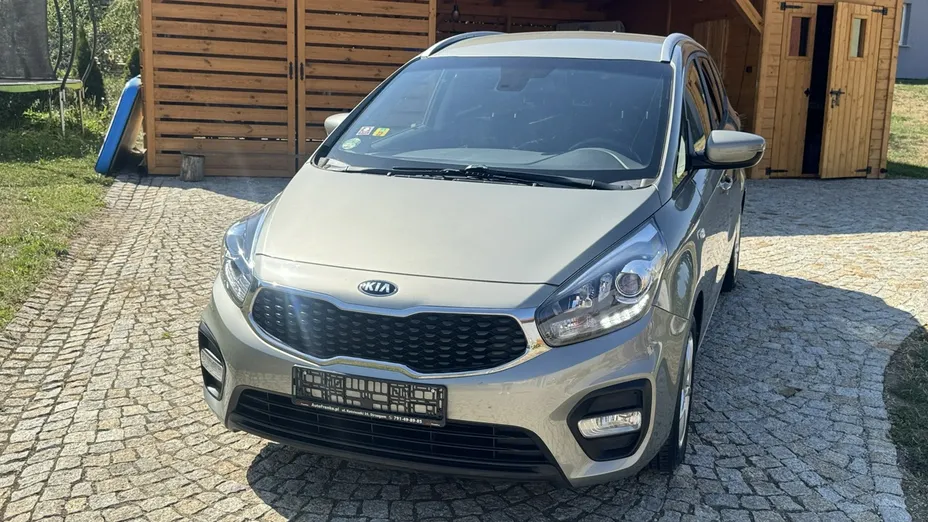 KIA Carens -
