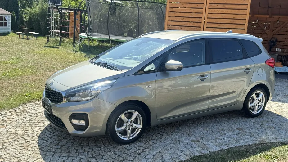 KIA Carens -