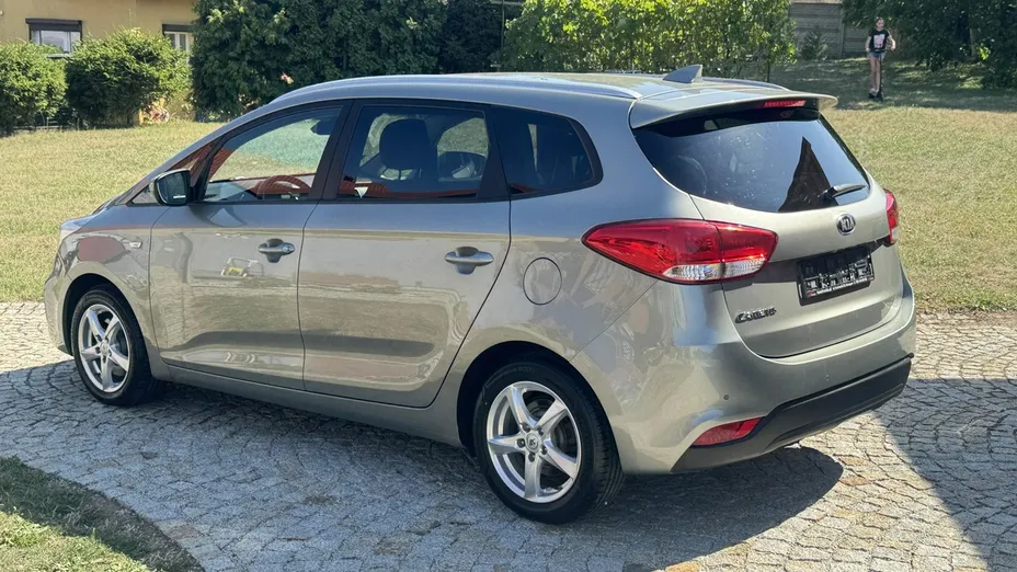 KIA Carens -
