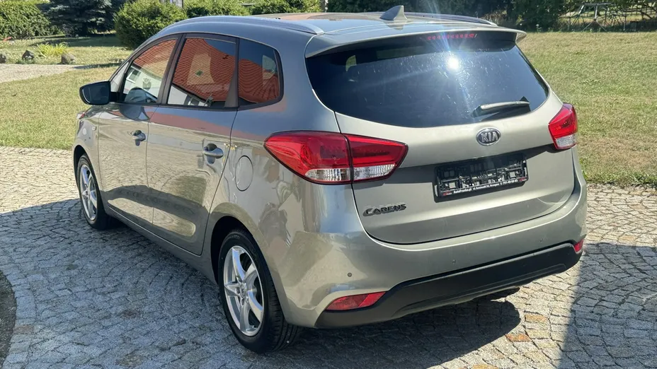 KIA Carens -