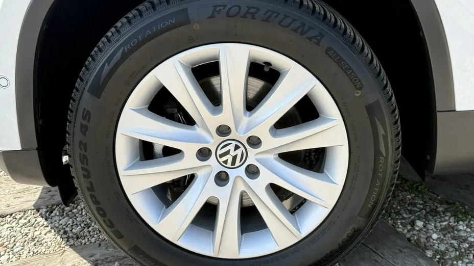 VOLKSWAGEN Tiguan -