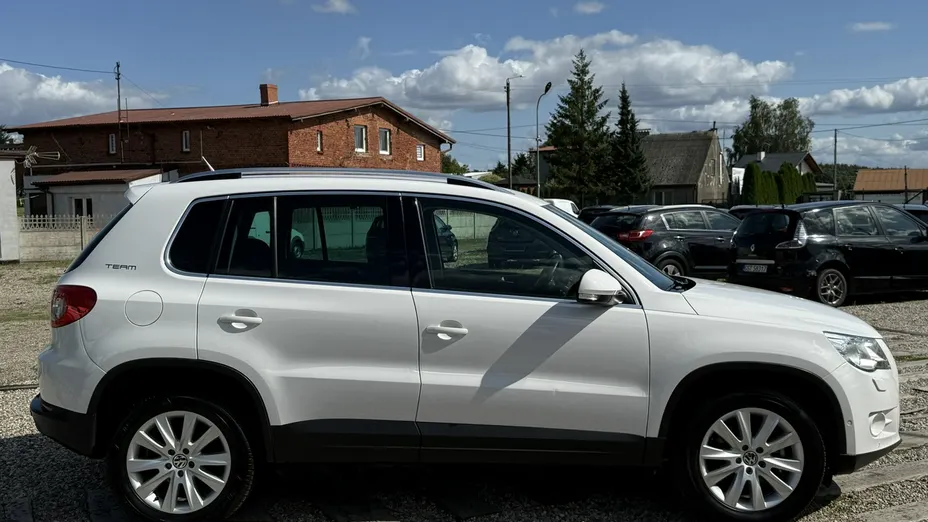 VOLKSWAGEN Tiguan -