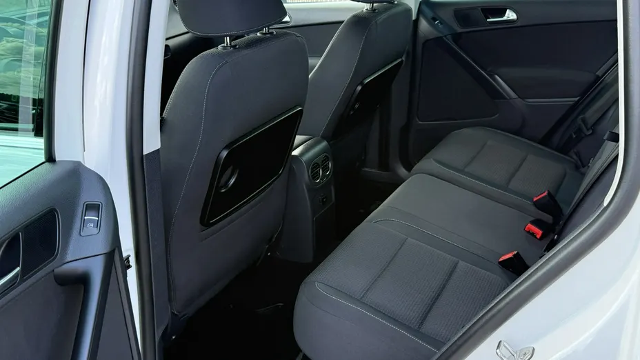 VOLKSWAGEN Tiguan -
