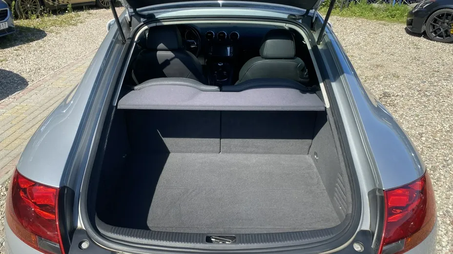 AUDI TT -