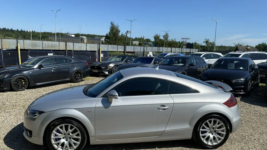 AUDI TT -