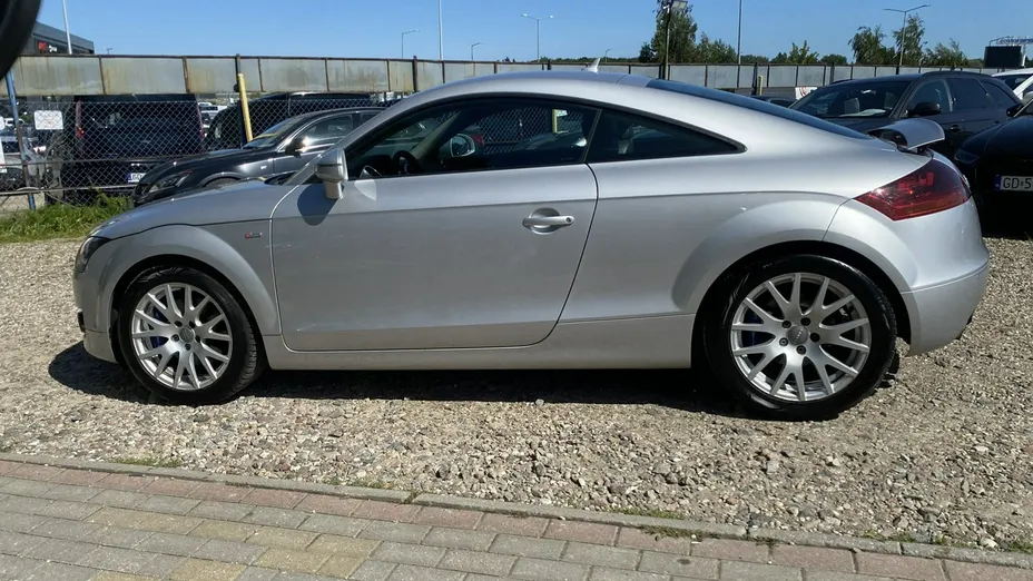 AUDI TT -