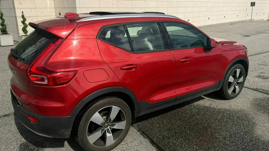 VOLVO XC40 -