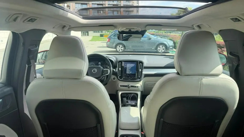 VOLVO XC40 -