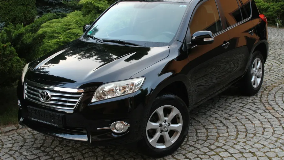 TOYOTA RAV4 -