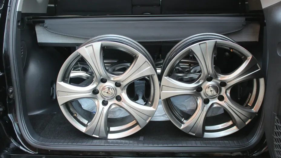 TOYOTA RAV4 -