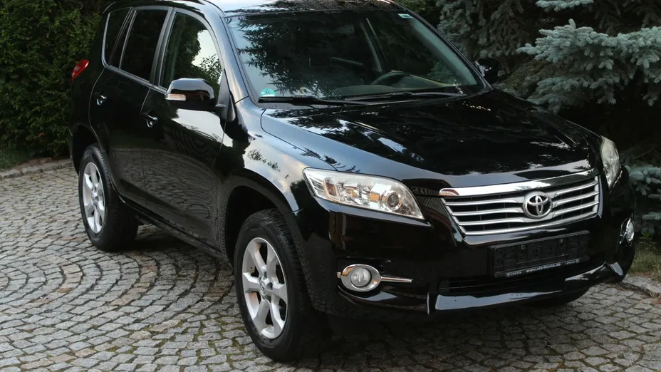 TOYOTA RAV4 -