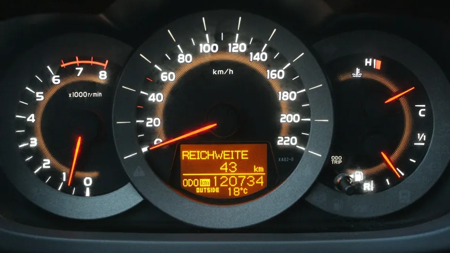 TOYOTA RAV4 -