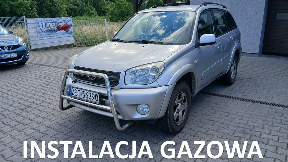 TOYOTA RAV4 -