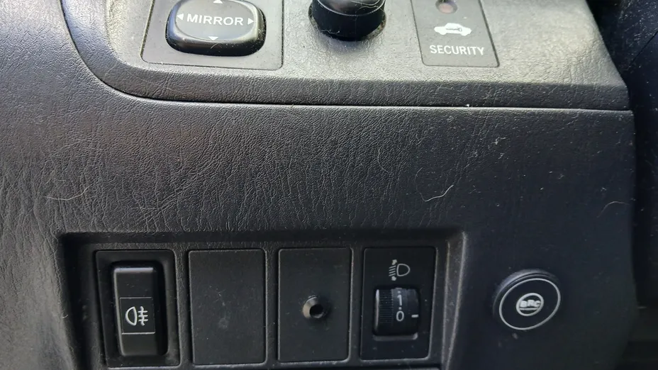 TOYOTA RAV4 -