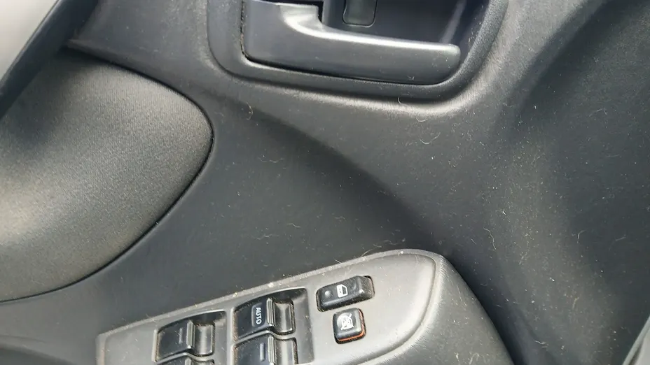 TOYOTA RAV4 -