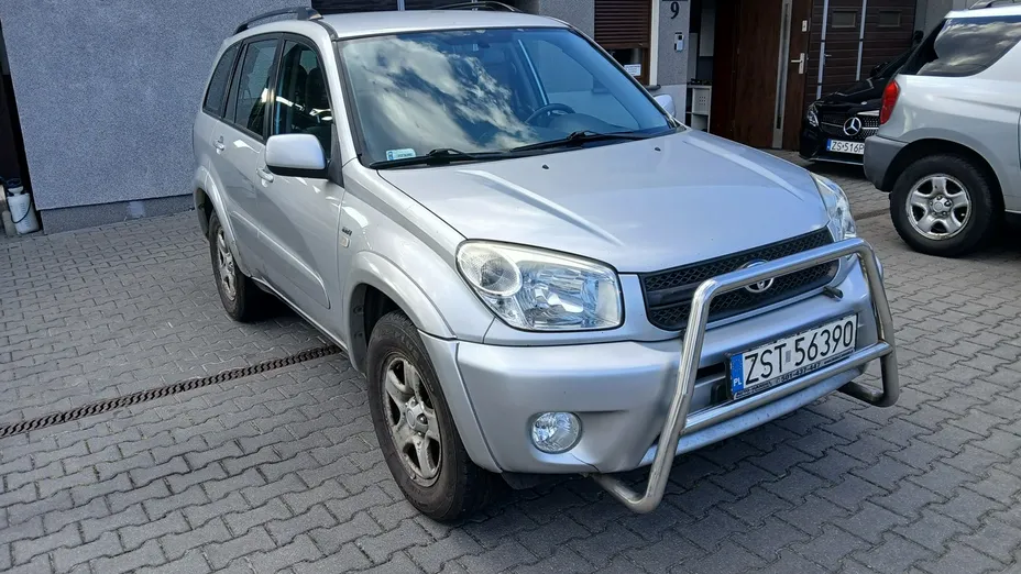 TOYOTA RAV4 -