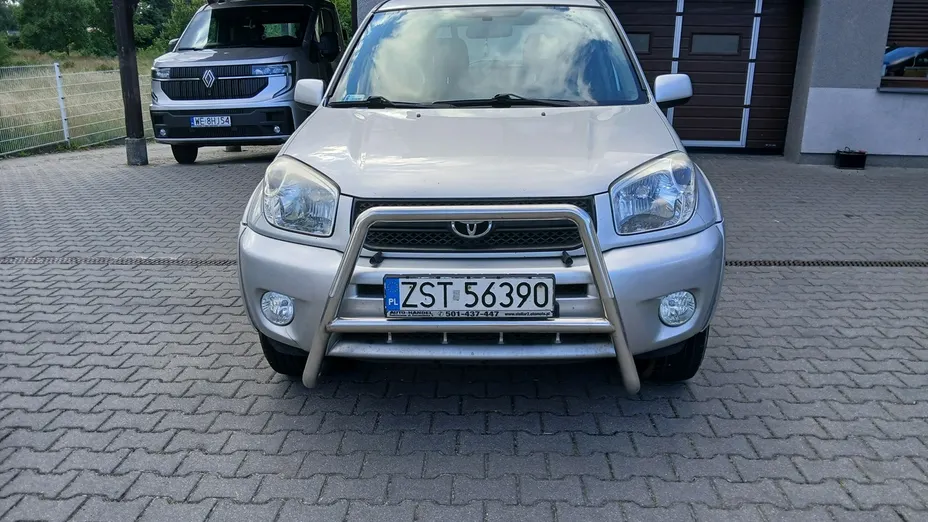 TOYOTA RAV4 -