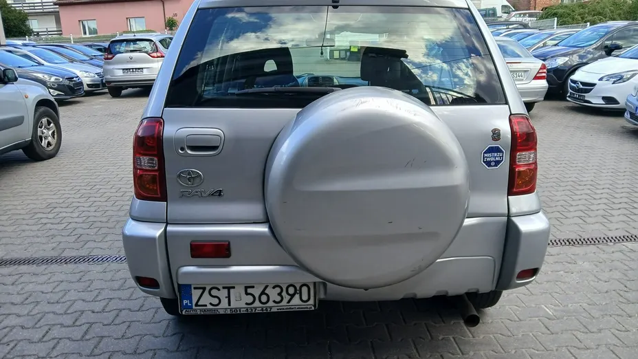 TOYOTA RAV4 -