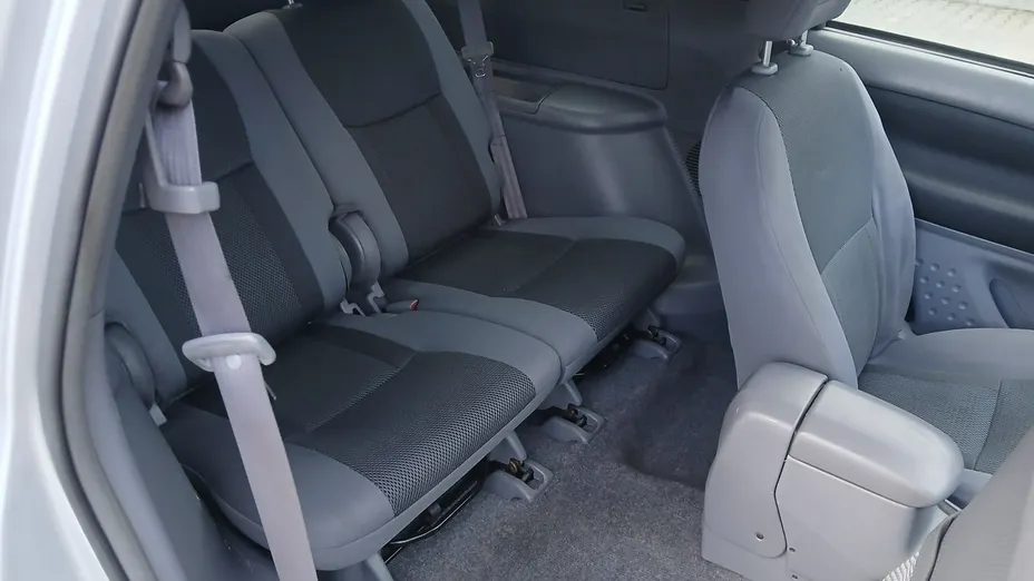 TOYOTA RAV4 -