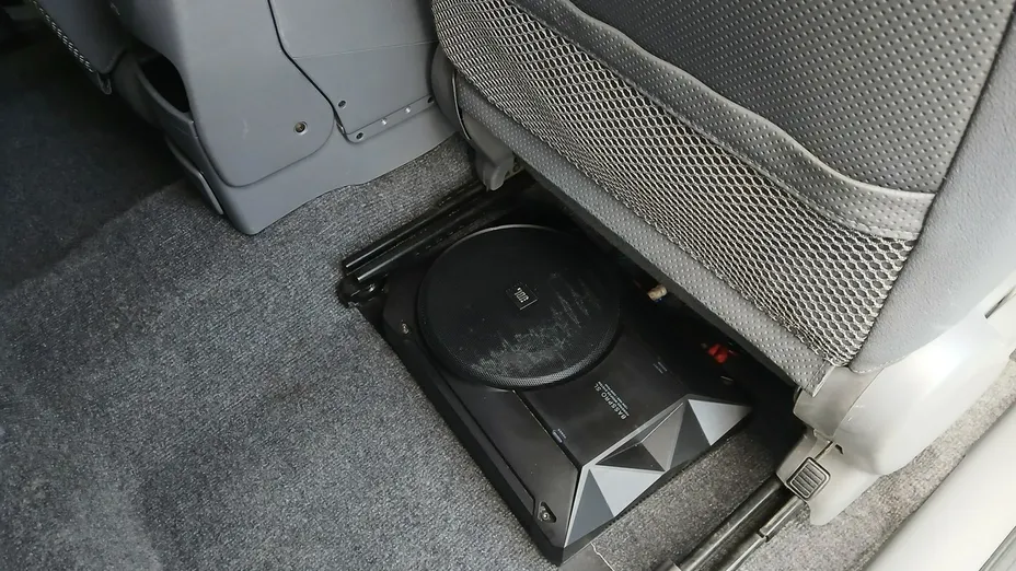 TOYOTA RAV4 -
